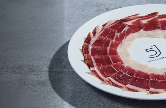 Paleta iberica 5J Cinco Jotas 100% Iberica di Bellota 2 spalla paleta 5j piatto dettaglio