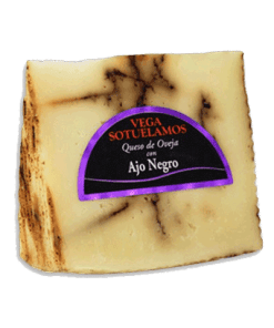 formaggio-di-pecora-stagionato-con-aglio-nero-Vega-Soteulamos